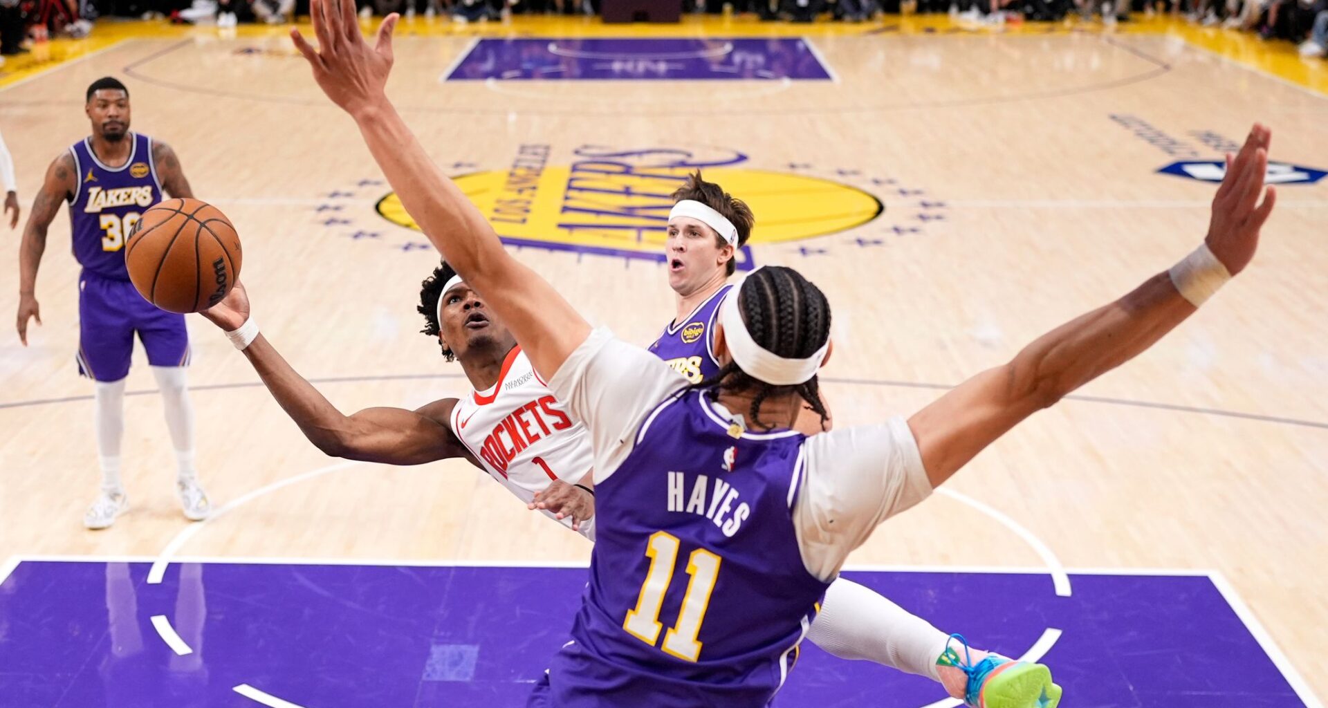 Austin Reaves returns to Lakers' lineup for Game 5 after missing 9 games with oblique injury
