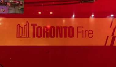 Firefighters battle blaze at Toronto Humber Yacht Club