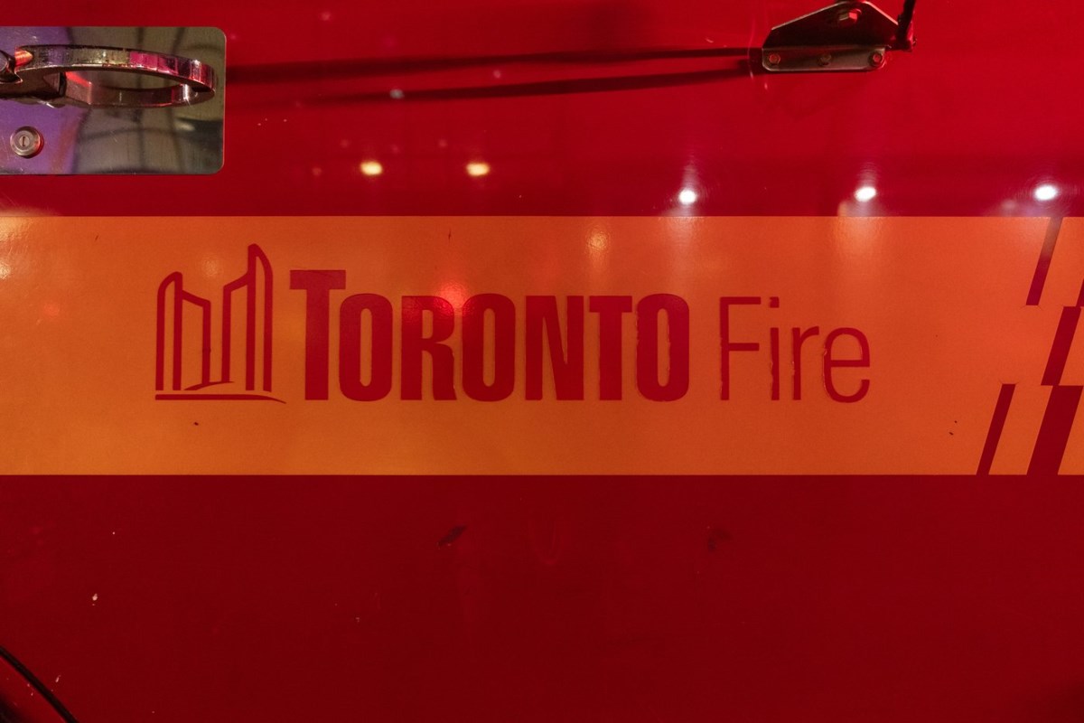 Firefighters battle blaze at Toronto Humber Yacht Club