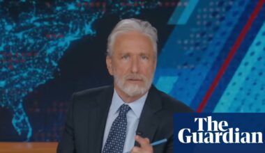 Jon Stewart on White House correspondents’ dinner: ‘We can’t even pull off a dinner that shouldn’t have existed in the first place’ | Late-night TV roundup