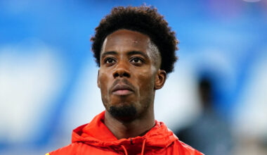 Marseille suffer late setback as fans make feelings known