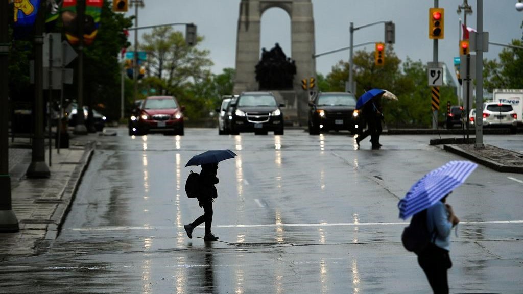 City of Ottawa prepares for flooding, more rain on the way