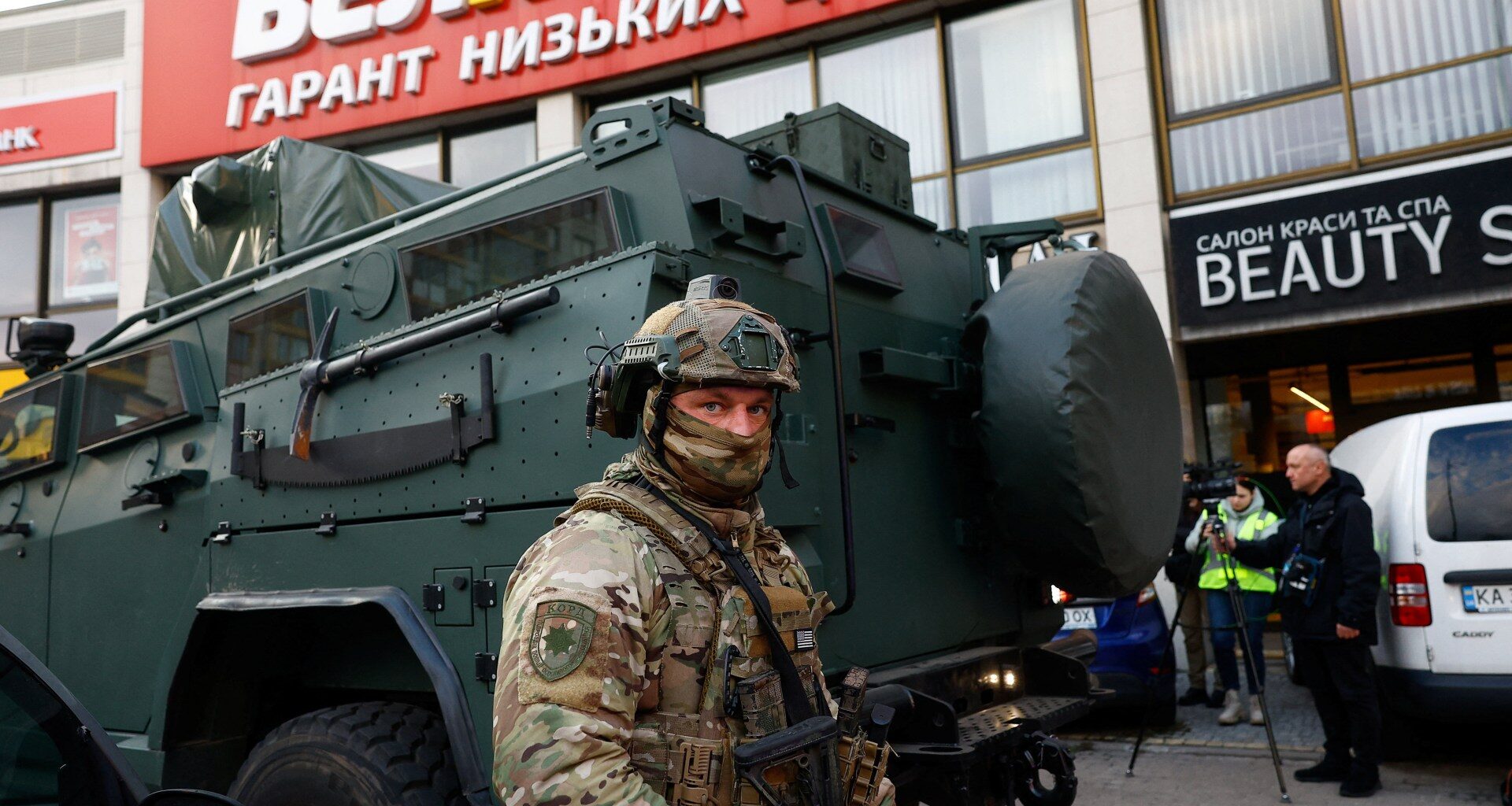 Ukraine police shoot dead gunman who killed six in Kyiv, took hostages | Gun Violence News