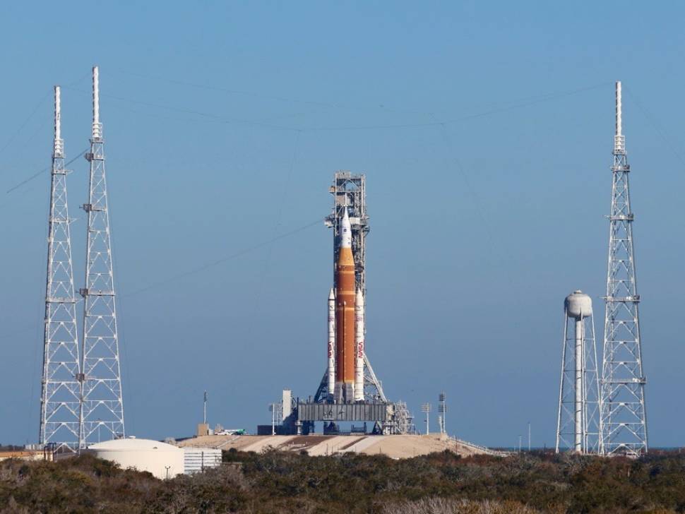 Local travelers share once-in-a-lifetime views of Artemis II - SteinbachOnline.com