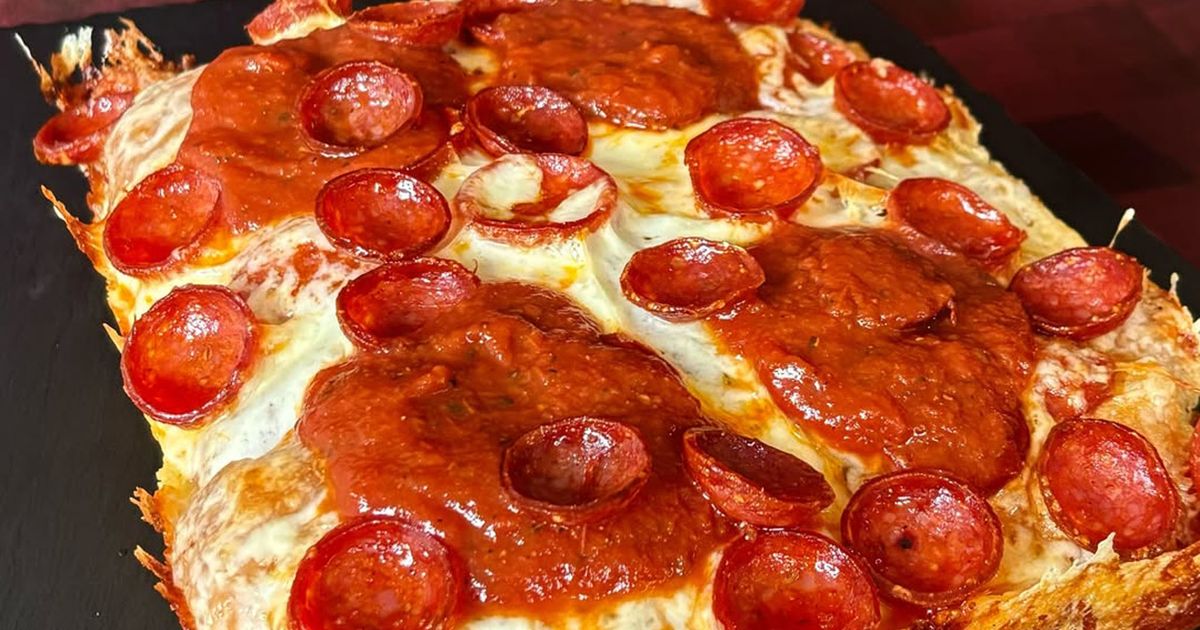 People in Toronto are obsessing over secretive new pizza shop that keeps selling out