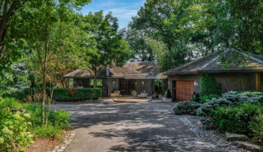 A $4 million mid-century Ontario bungalow with 'the best view'