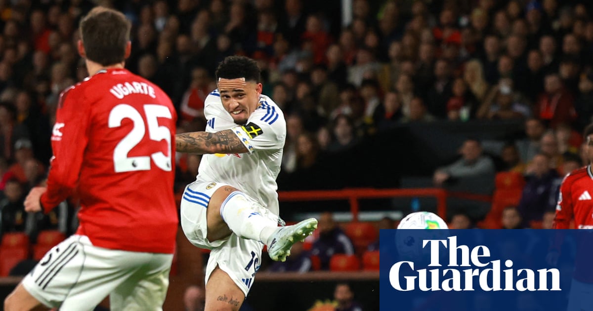 Leeds stun Manchester United after Okafor double and Martínez red card for hair-pull | Premier League