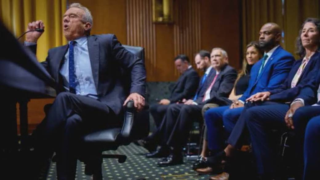 Click to play video: 'RFK Jr. grilled on health care policies at raucous U.S. Senate hearing'
