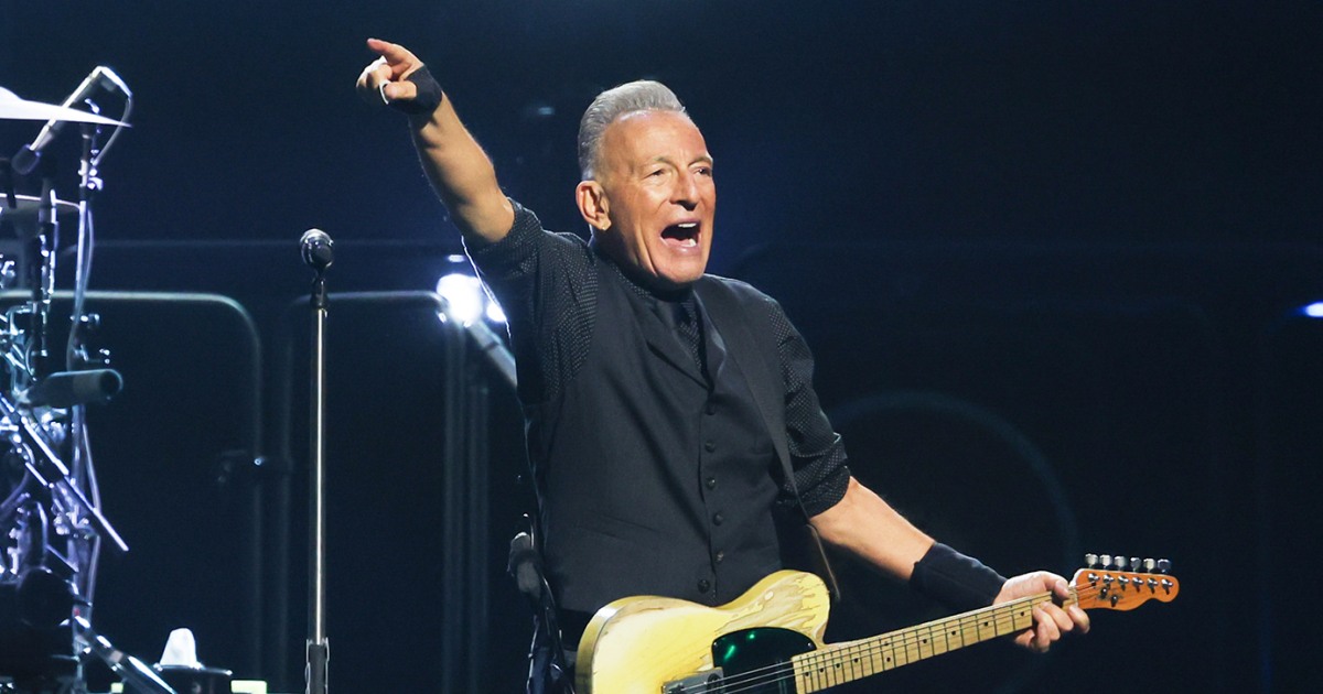 Bruce Springsteen brings 'Streets of Minneapolis' home as he launches U.S. tour with 'War'