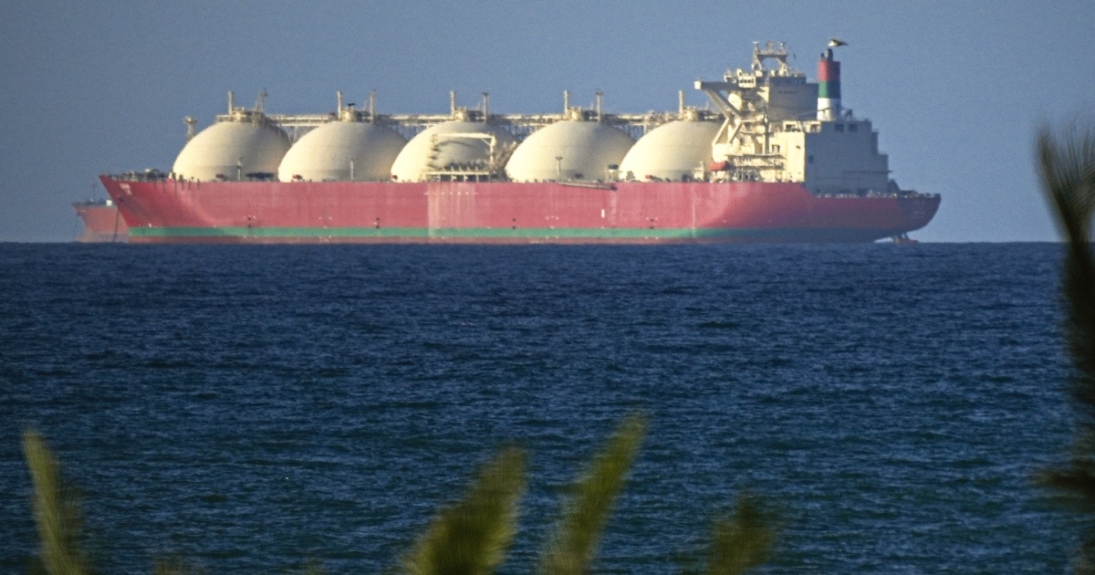 Strait of Hormuz traffic slow despite ceasefire and design flaw raises re-entry risk for Artemis II: Morning Rundown