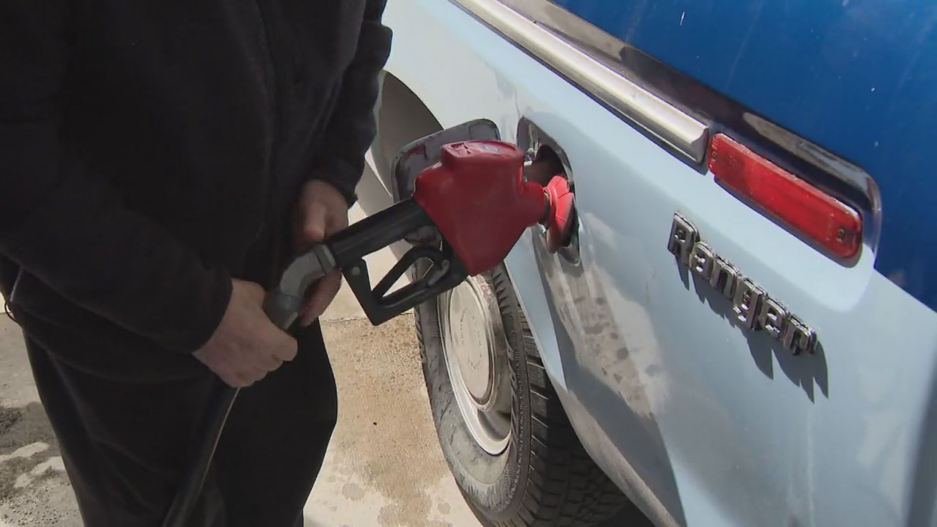 Click to play video: 'Canadians welcome ‘necessary’ gas tax relief'