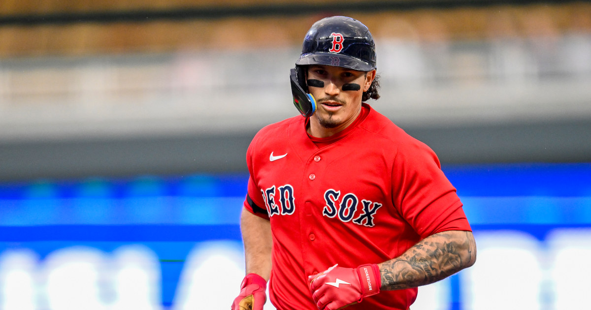 Jarren Duran makes obscene gesture to fan who he says 'told me to kill myself'