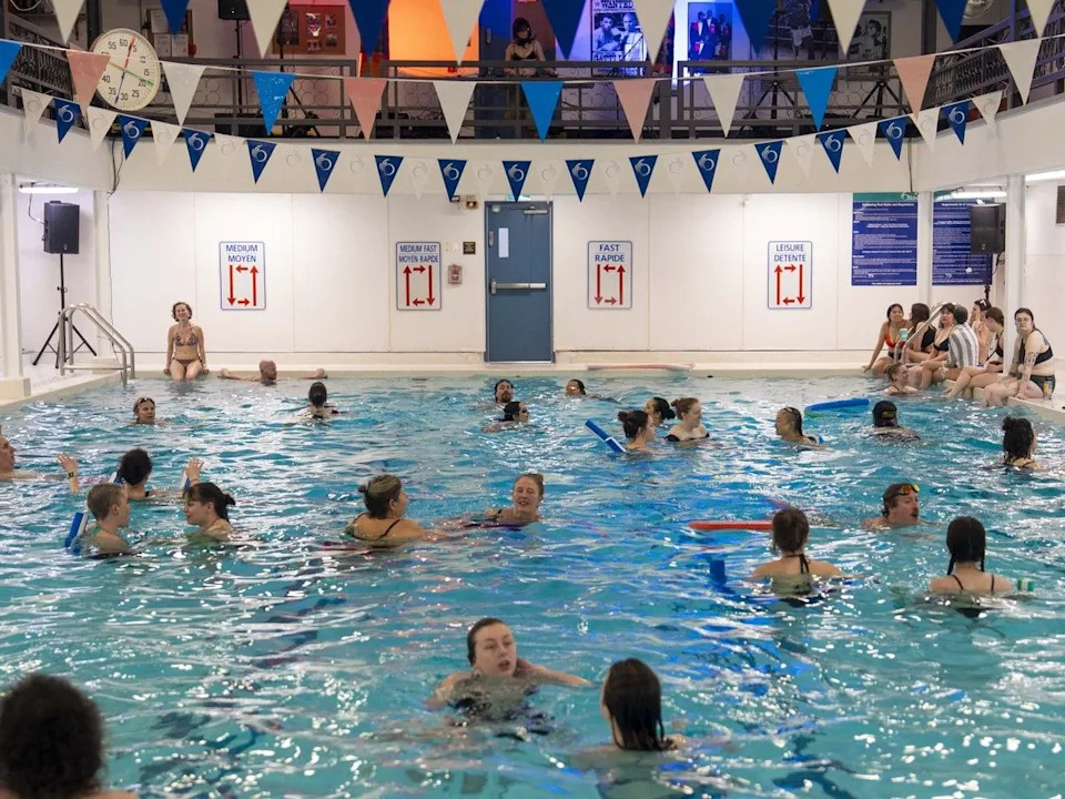  Music fans filled the pool for the third sold-out DJ event at Ottawa’s historic Champagne Bath.