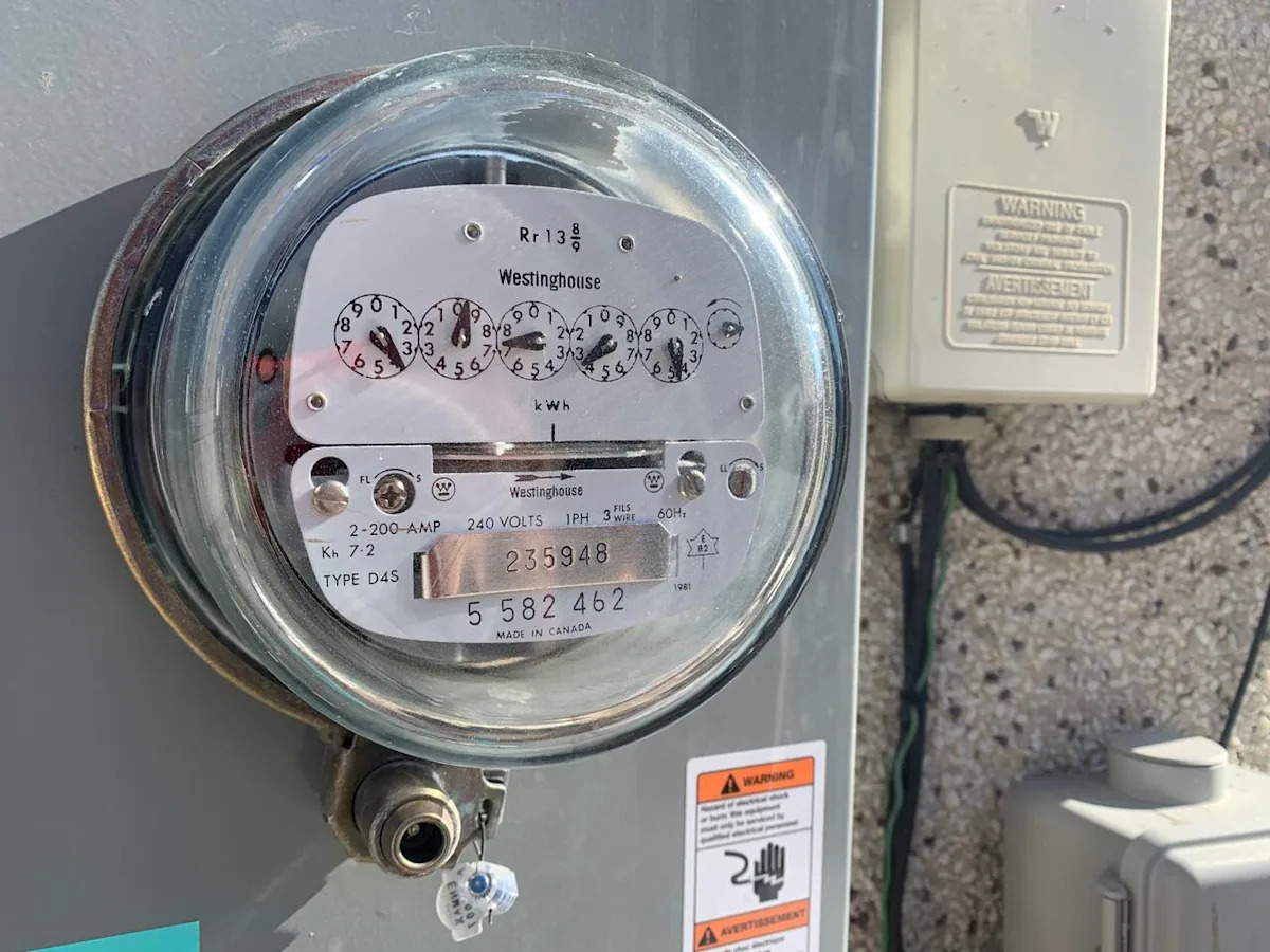 Winnipeg woman accused of tampering with hydro meter, stealing power