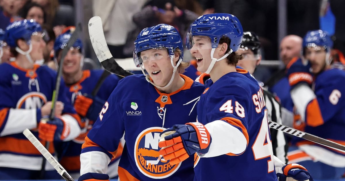 New York Islanders' Matthew Schaefer ties NHL rookie defenseman goals record