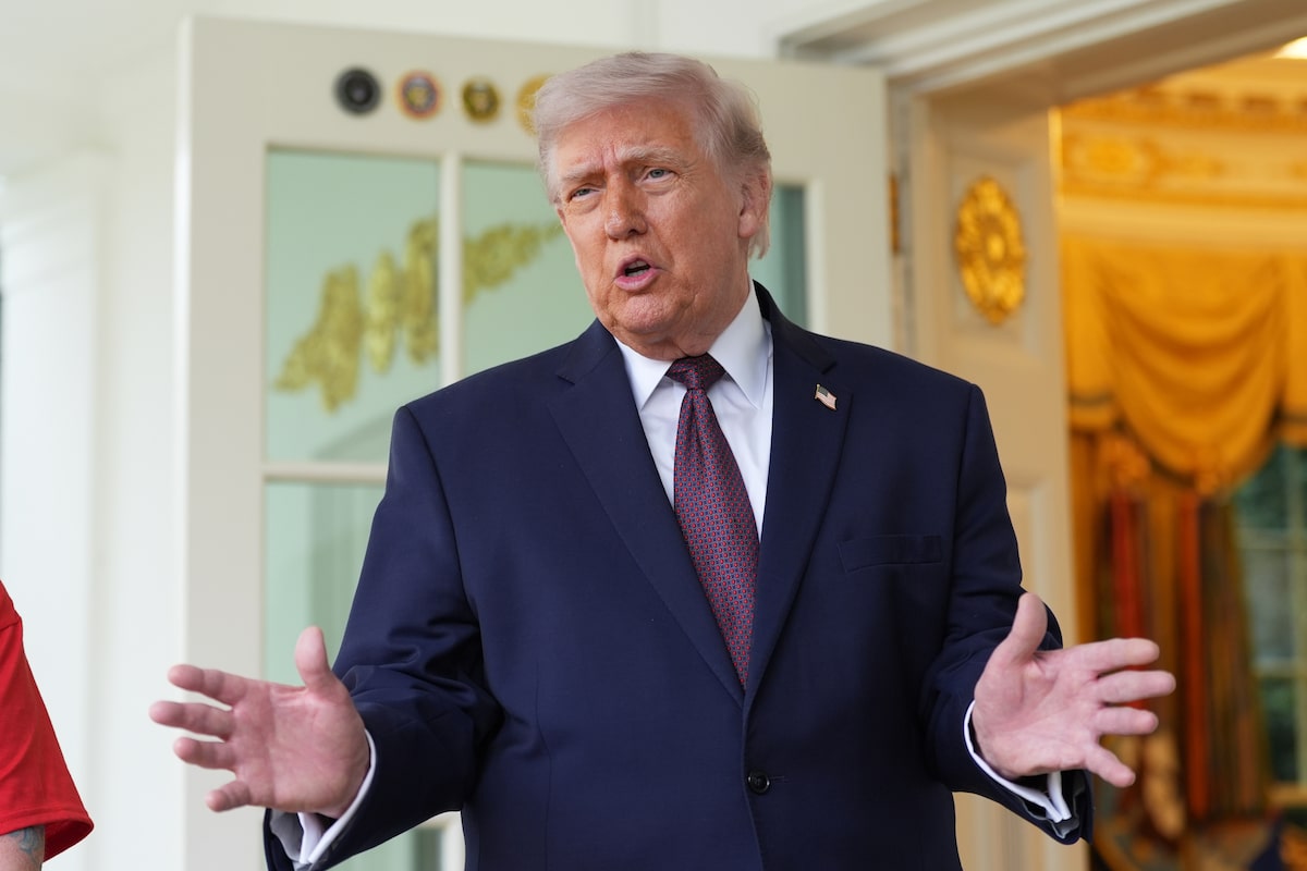 Trump posts image of himself with Jesus, continues war of words with Pope