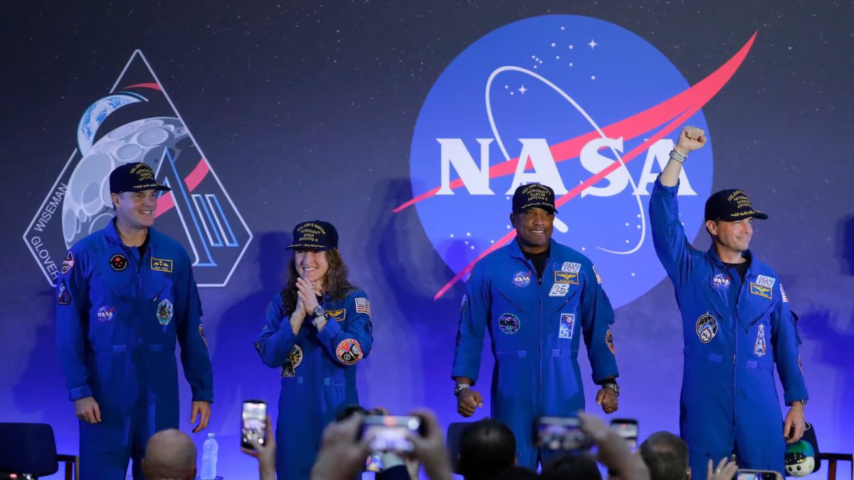 Canadian astronaut and Artemis II crew return to Houston