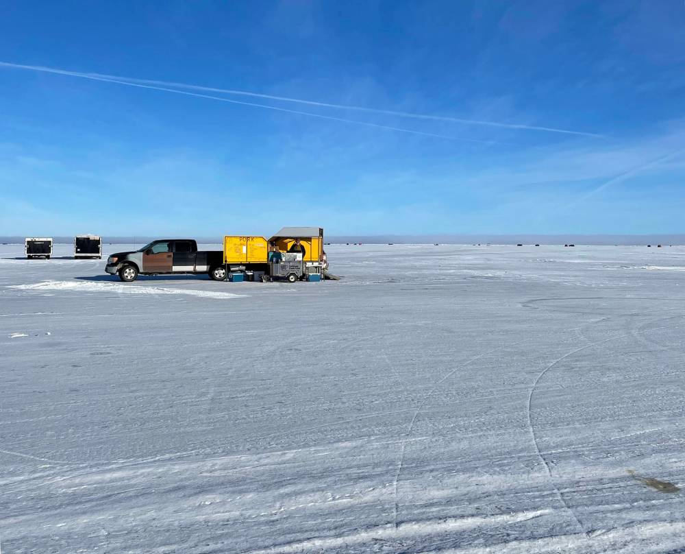 SUPPLIED
Rudy Wall serves up his farm’s own pork products at his hot-dog stand on frozen Lake Winnipeg, near Matlock.