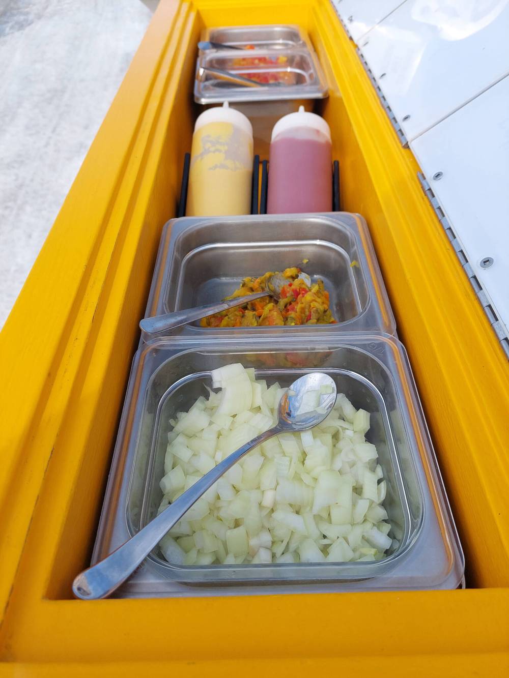 David Sanderson / Free Press
They’ve got all the fixings at the hot-dog stand on frozen Lake Winnipeg.