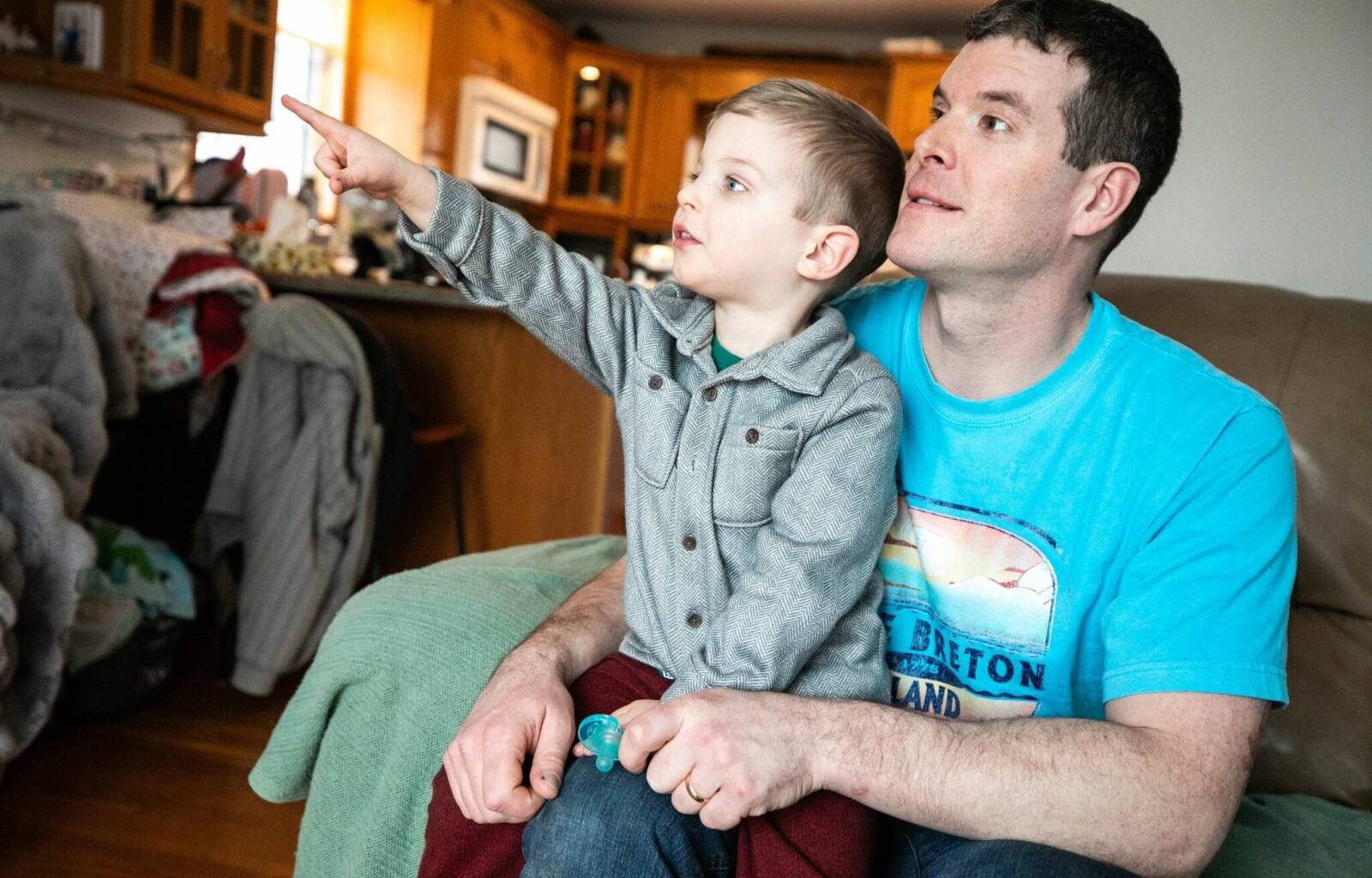 Winnipeg dad, young son captivated by first mission to moon in more than a half-century – Winnipeg Free Press