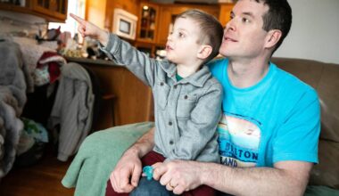 Winnipeg dad, young son captivated by first mission to moon in more than a half-century – Winnipeg Free Press