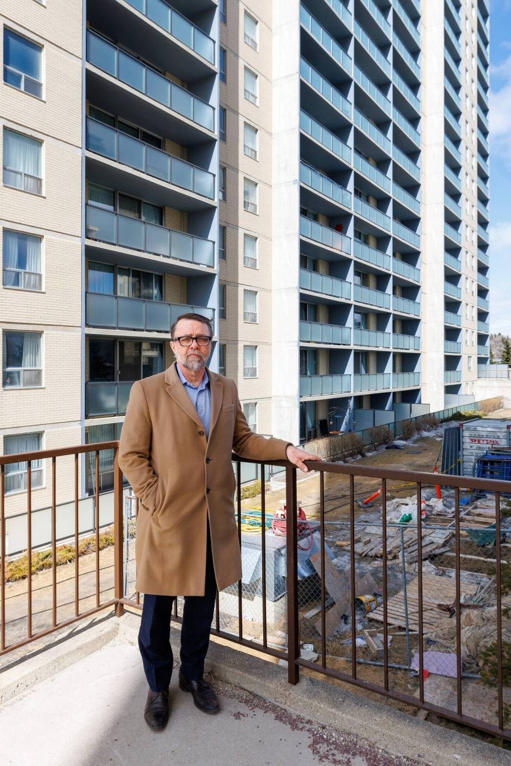 MIKE DEAL / FREE PRESS
Ron Penner, chief operating officer of Globe Property Management, outside one of the apartment towers at Courts of St. James.
