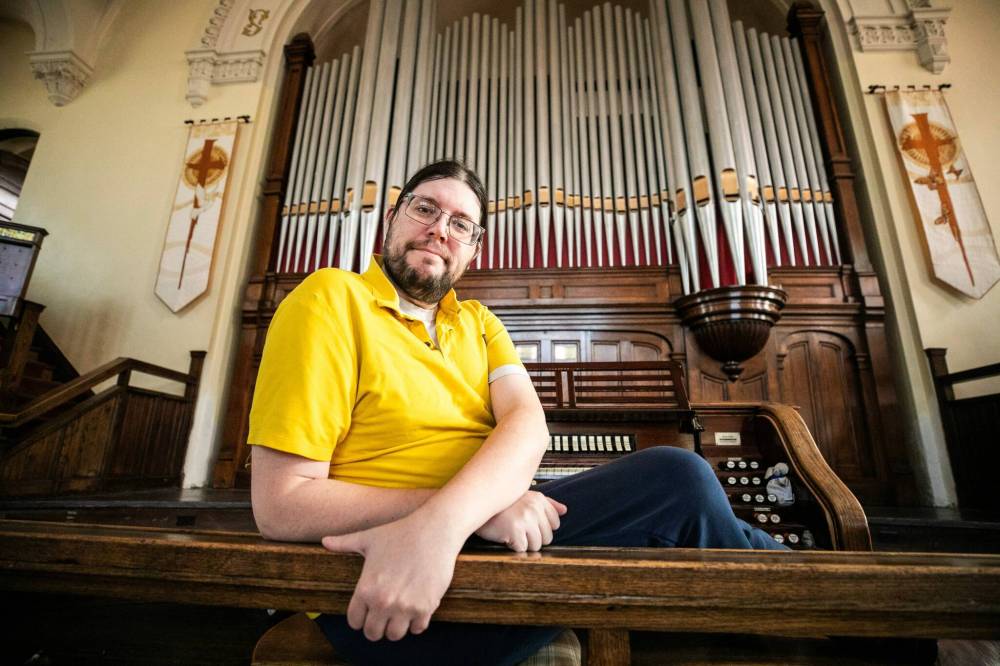 MIKAELA MACKENZIE / FREE PRESS
Mycze Cutler, musical director at the Crescent Arts Centre, will be playing the organ
to accompany the moving images Saturday at the inaugural Winnipeg Silent Film Festival.
