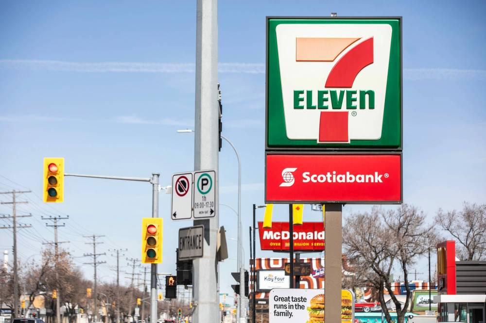 MIKAELA MACKENZIE / FREE PRESS
Some 900 businesses have applied for provincial rebates of up to $2,500 per location to help recover costs from vandalism and to install security equipment.