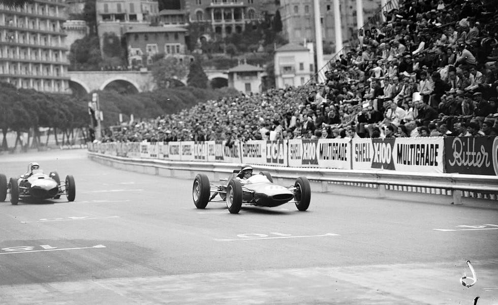 Monaco GP monte carlo, monaco june 03: jim clark, lotus 25 climax, leads lorenzo bandini, ferrari 156 during the monaco gp at monte carlo on june 03, 1962 in monte carlo, monaco. (photo by autocar/lat images)
