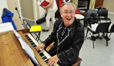 Dan Minor on the piano at a Vaudevillians show rehearsal in 2017. (Photo: Tom Zillich)