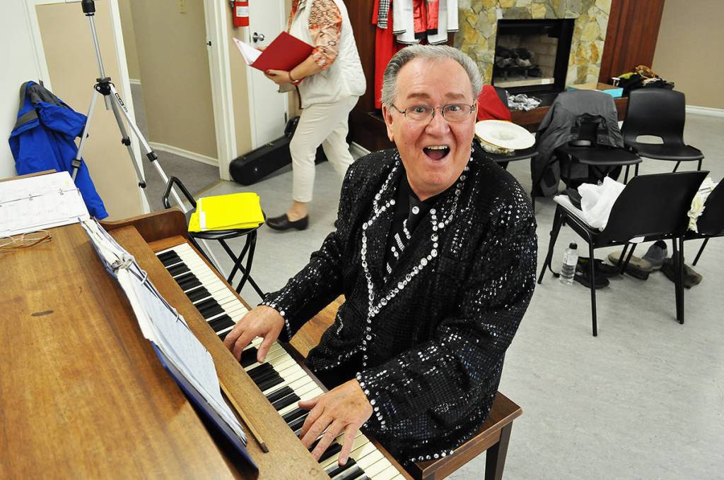 Dan Minor on the piano at a Vaudevillians show rehearsal in 2017. (Photo: Tom Zillich)