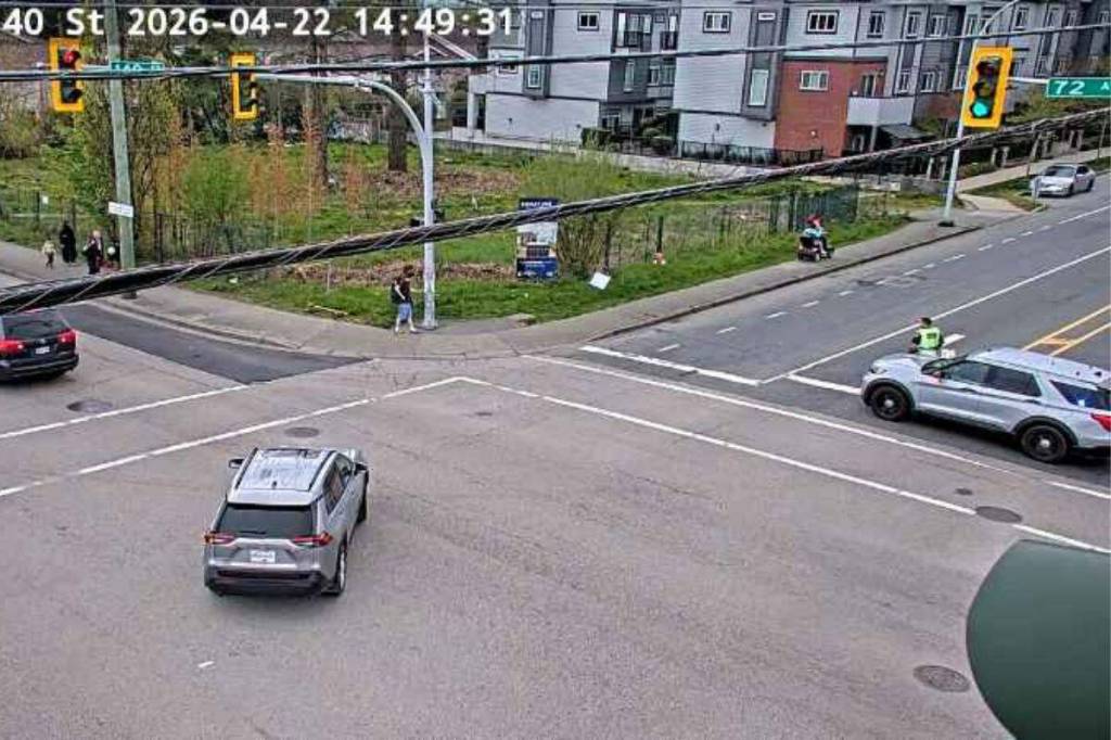Police can be seen blocking the road on 72 Ave at 140 Street. (City of Surrey traffic data hub)