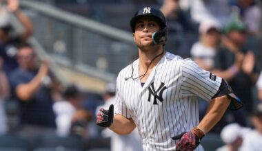 New York Yankees' Giancarlo Stanton leaves in 6th inning against Astros because of tightness in right leg
