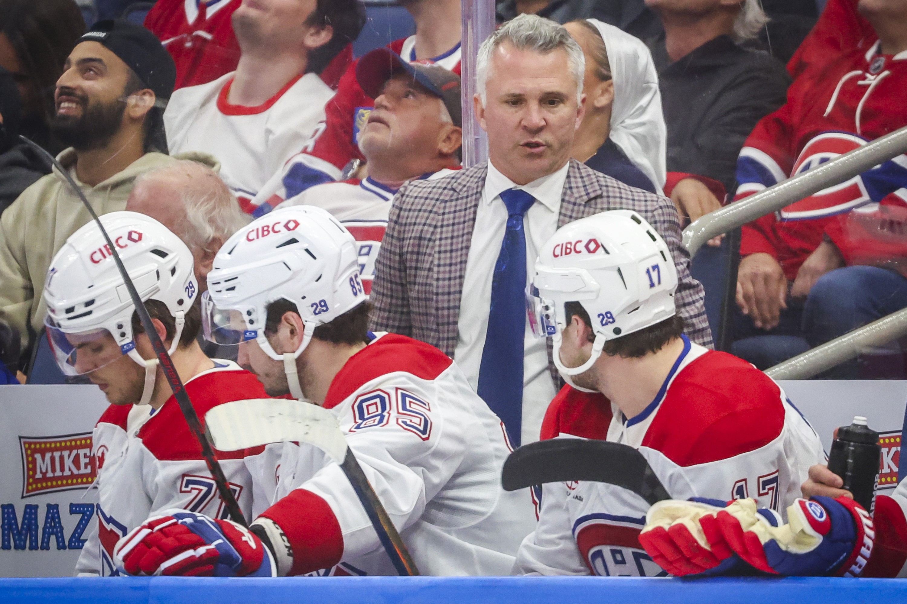Canadiens coach Martin St. Louis talks to players on the bench.