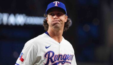 Rangers' deGrom felt something in right knee before start