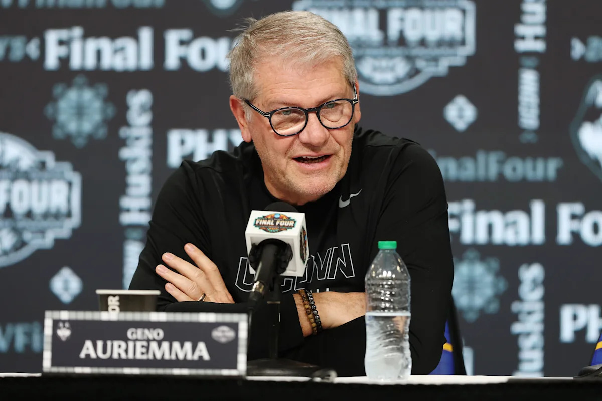 Geno Auriemma against WNBA draft age change: 'Women's basketball would suffer'