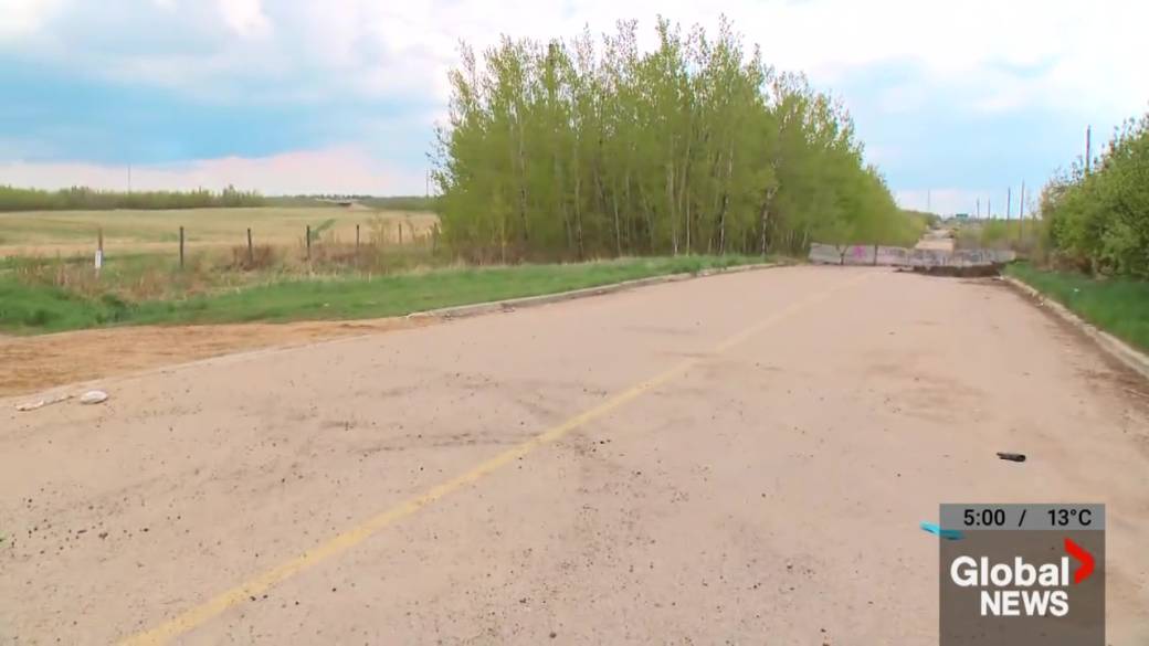 Click to play video: 'Edmonton homicide unit investigate teenager’s death near St. Albert'