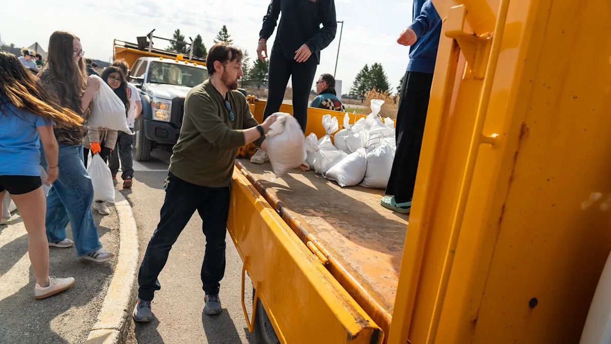 Ottawa River levels keep stabilizing, but situation could still worsen