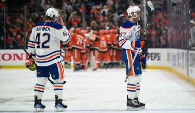 Oilers down to last life after losing Game 4 to 'unlucky bounce'
