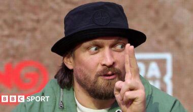 Oleksandr Usyk holds up his finger while speaking