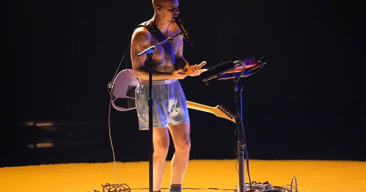 Justin Bieber scrolled through YouTube during his Coachella set. Was it genius ‘artistry’ or simply baffling? - Toronto Star