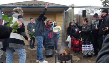 Mother of 2 mourned at Winnipeg vigil