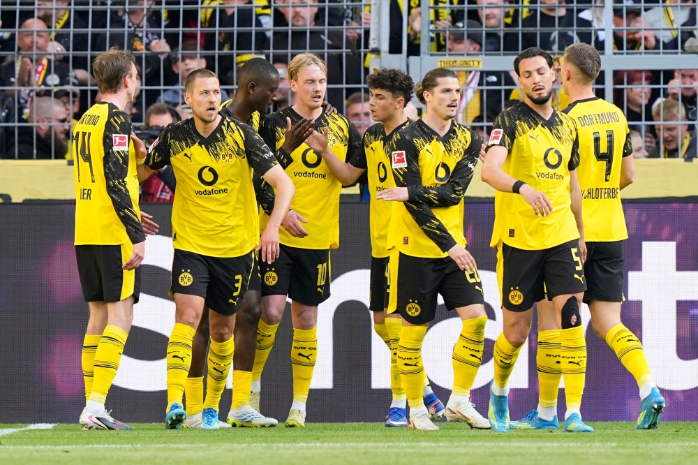 Dortmund's Serhou Guirassy, third from left, celebrates with teammates after scoring his side's second goal during the German Bundesliga soccer match between Borussia Dortmund and SC Freiburg in Dortmund, Germany, Sunday, April 26, 2026. (AP Photo/Martin Meissner)