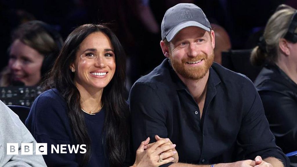 Harry and Meghan arrive in Australia for four-day tour - BBC