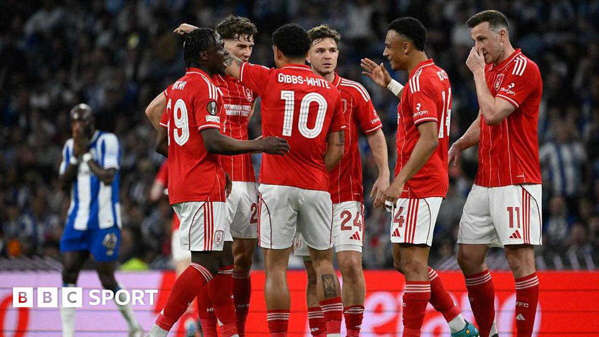 Nottingham Forest players celebrate in Porto