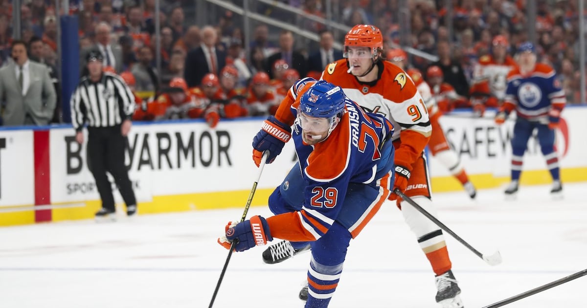 Leon Draisaitl contributes two assists in return to Oilers' lineup for playoffs
