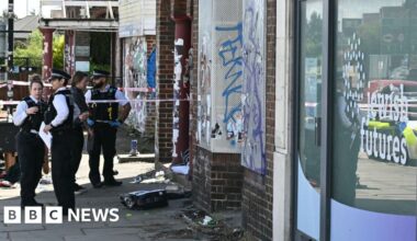 Counter-terror police investigate another arson attack - BBC
