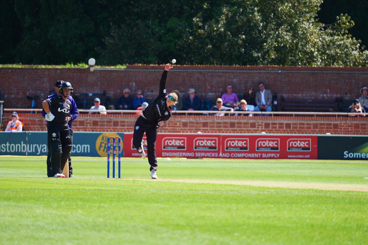 Heather Knight hits hundred as Somerset defeat Surrey by 136 runs