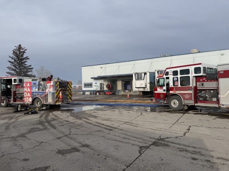 Third-alarm fire breaks out at SE Calgary commercial warehouse