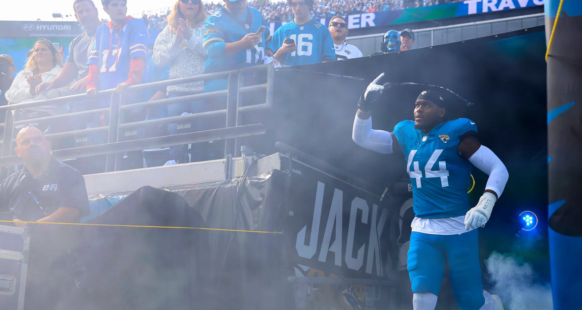 Comparing Travon Walker's contract with Jaguars to other DE deals